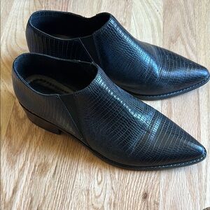 Kaanas Black Leather Ankle Boots